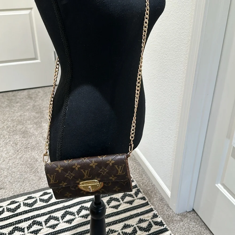 Collectible louis vuitton etoile sarah wallet .
